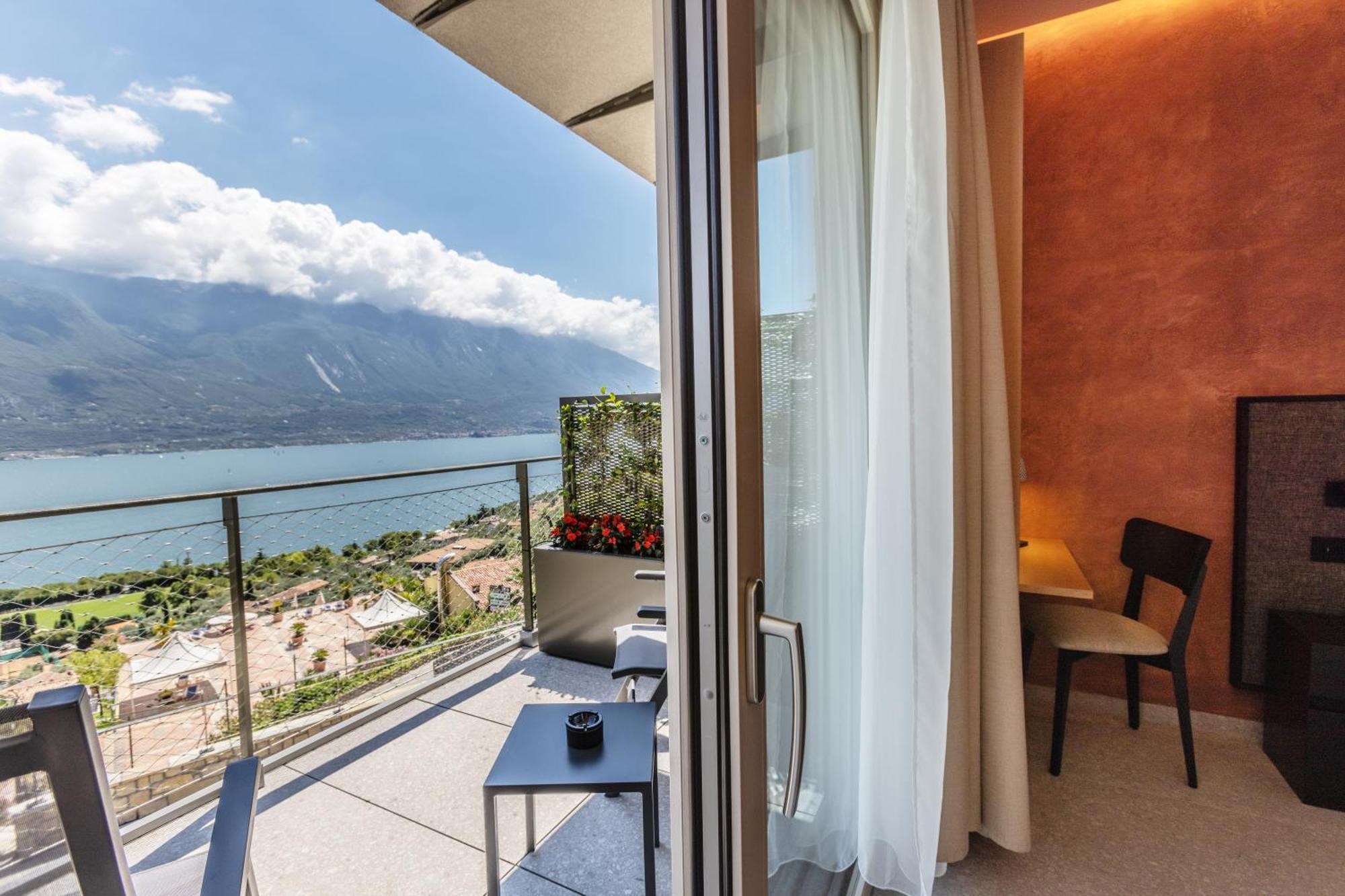 Llac Living Nature Hotel Limone sul Garda Rum bild